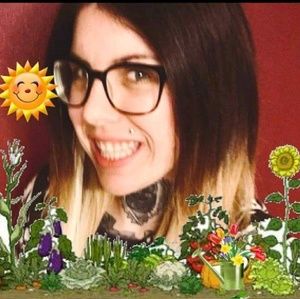 Meet your Posher, Adrienne